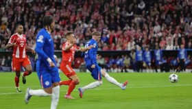 欧冠焦点战：拉什福德首秀闪耀，巴塞罗那财务困境下对曼联对决